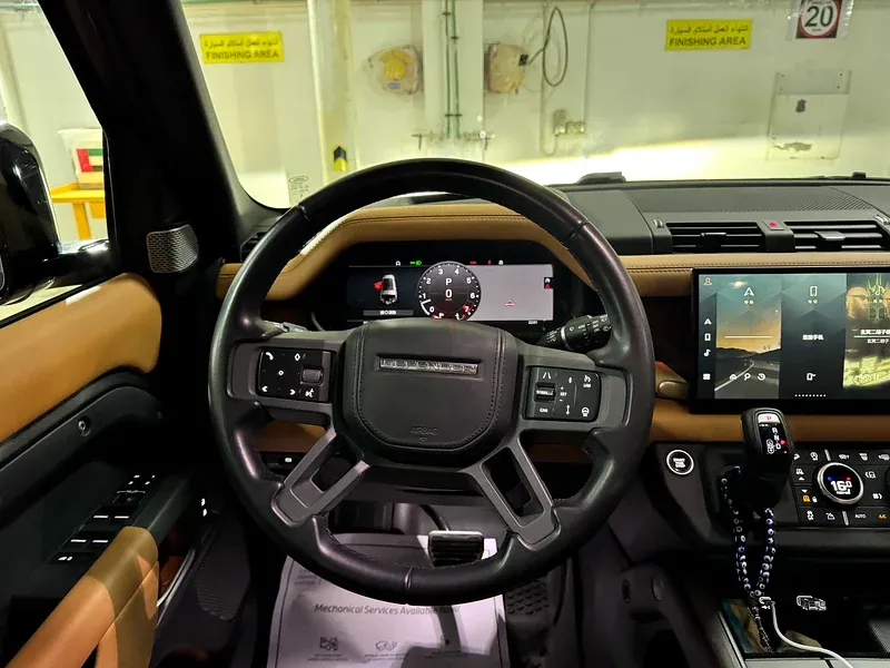 لاند روفر ديفندر 2023